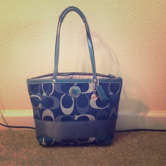 ✖✖SOLD✖✖Signature Coach Shoulder Bag