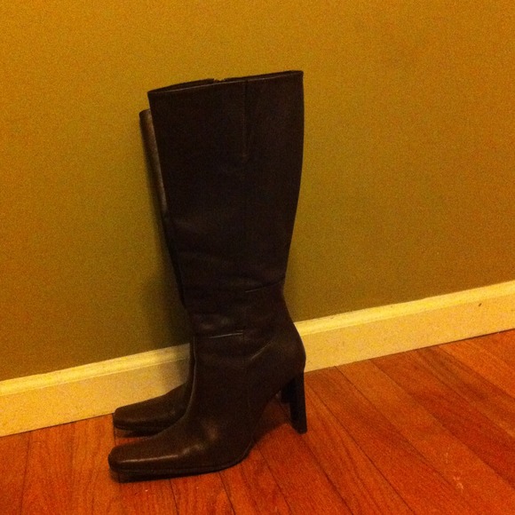Vs brown leather, 3 inch heel, 9.5 size .