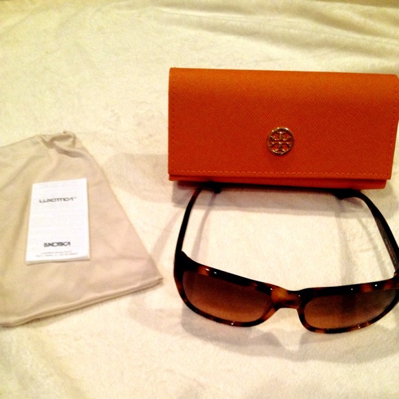 bundled???Tory Burch sunglasses. Gorgeous!! main image 4