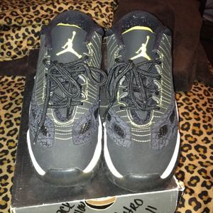 Jordan retro 11, black yellow and white..