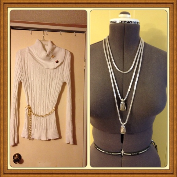 BUNDLED: Long sleeve sweater/3 strand necklace