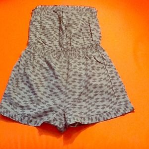 *Cute Checkered Gray Romper*