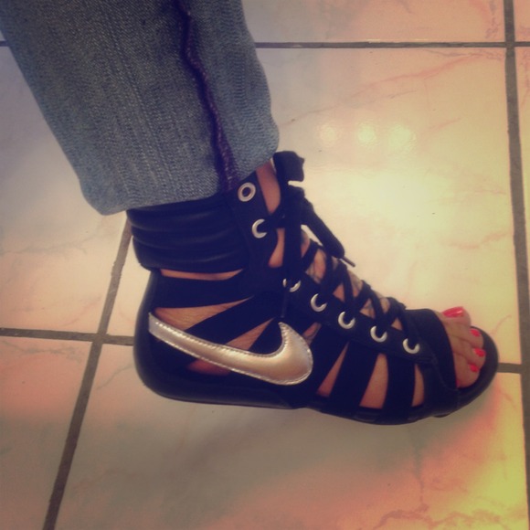 💵💵 SOLD!! Nike sandals