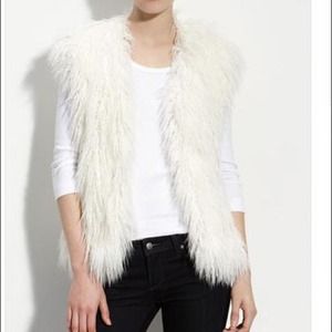 🚫Sold in Bundle🚫Faux Fur White Vest