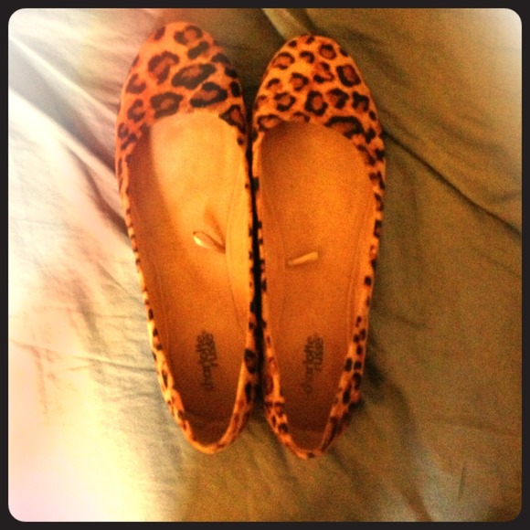 Size 8 leopard print flats 🚫🚫reserved 🚫🚫