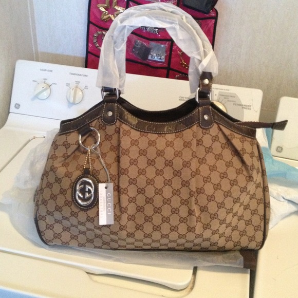 Handbags - RESERVED Cute new beige brown purse