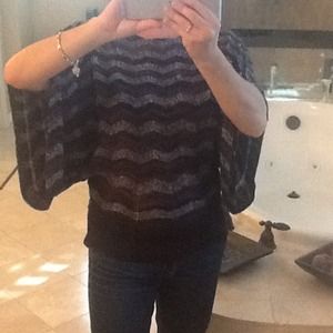 Adorable black and silver chevron top