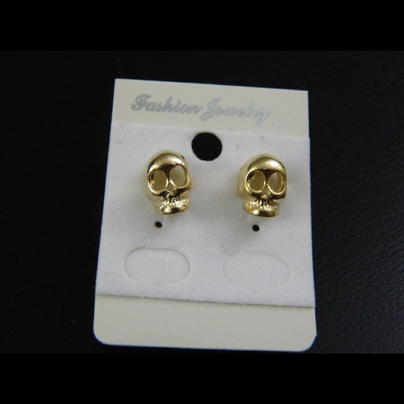 ** SOLD ** Skull earrings
