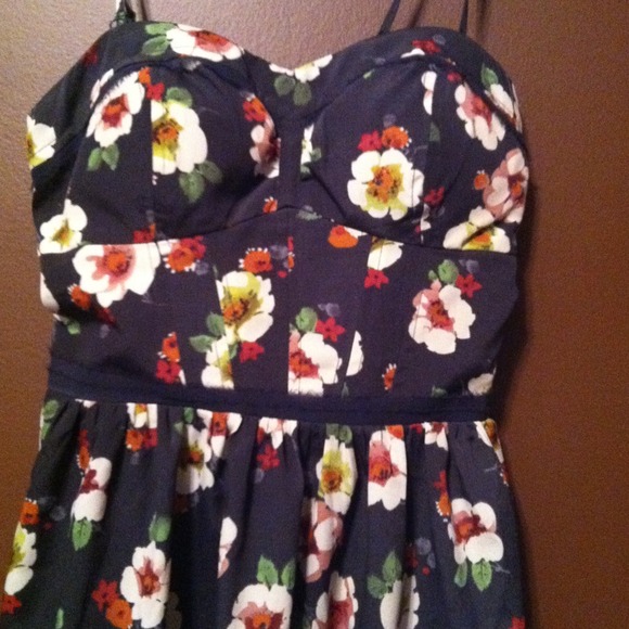 Dress - Picture 2 of 4