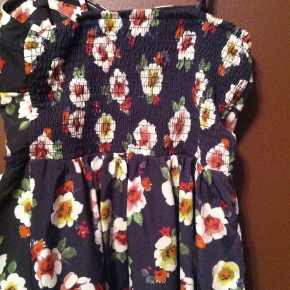 Dress - Picture 3 of 4