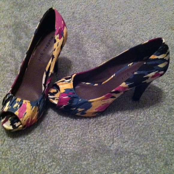 Bundle for dimplz 💜peep toe heels and crop jacket