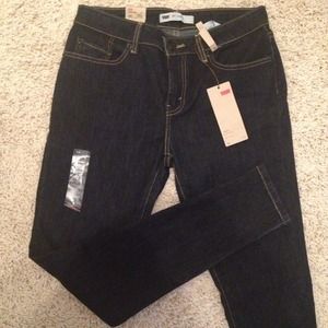 ALL NEW TAGS -- LEVI DARK JEGGING JEANS