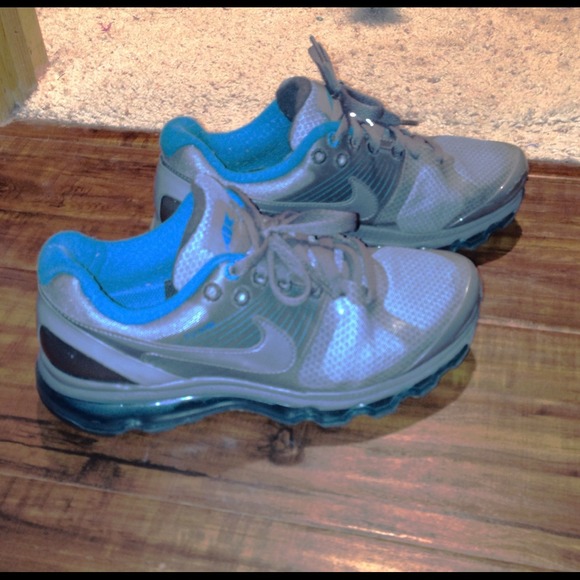 SOLD AirMax Nike shoes