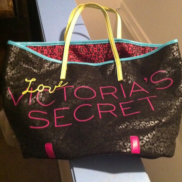 VS tote and 3 strands necklace
