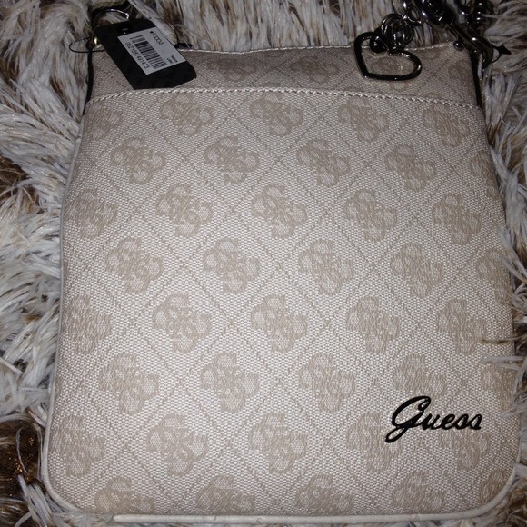 New  W / TAGS ..GUESS CROSS BODY. PAYPAL ONLY