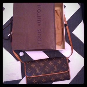 Authentic Louis Vuitton Monogram Twin Pochette PM