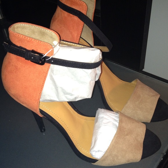 Zara Basic heels- SOLD - Picture 2 of 3