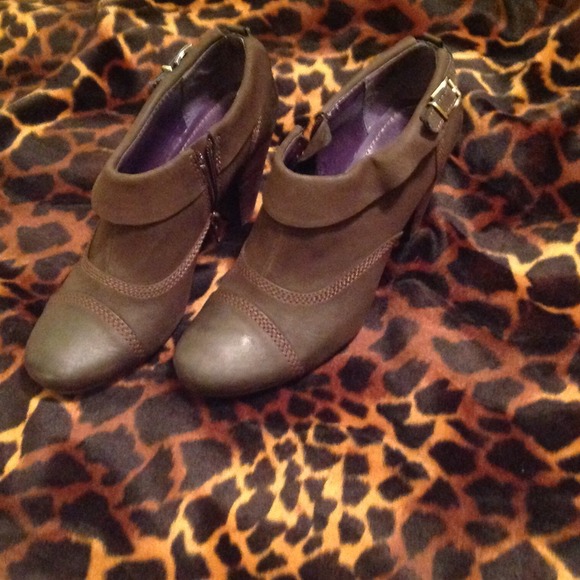 Brown shoe boot