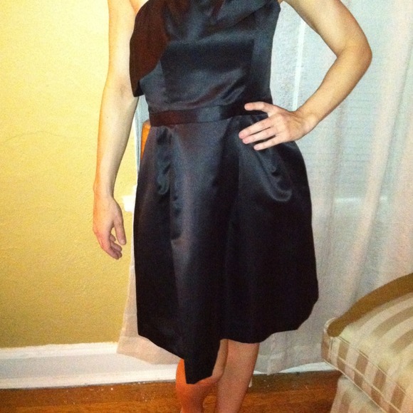 Black Satin one-shoulder dress - Picture 2 of 3