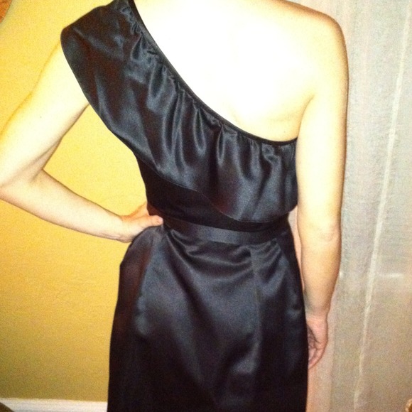 Black Satin one-shoulder dress - Picture 3 of 3