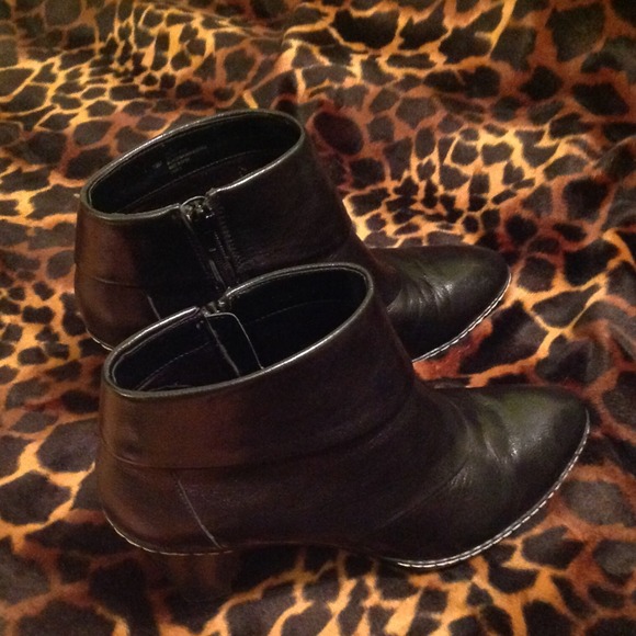 Black shoe boot