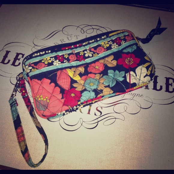 Reserved! Vera Bradley wristlet! Super cute