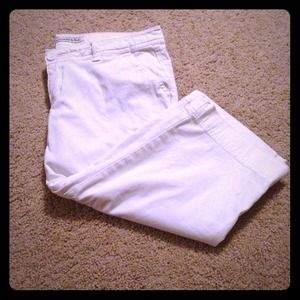Abercrombie and Fitch White Capris!