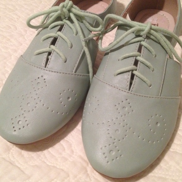 ❌❌SOLD IN BUNDLE❌❌NWOT mint green oxfords - Picture 2 of 4