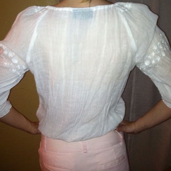 White linen-like blouse - Picture 2 of 3