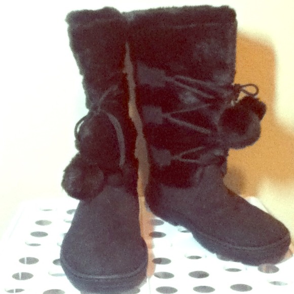 Black Furry Boots❄️⛄️