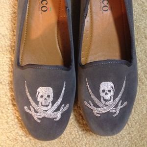 SOLD 😁💰🔫Skull and crossbones smoker shoe