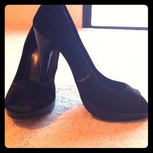 Black open toes pumps, brand is shiekh