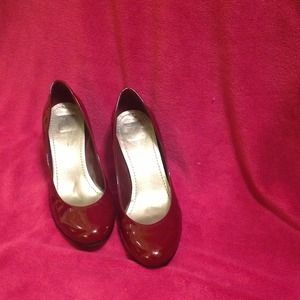 Wedge burgundy patent