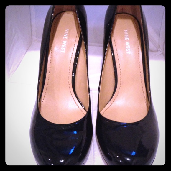 Nine West Black Patent Pumps Sz.9