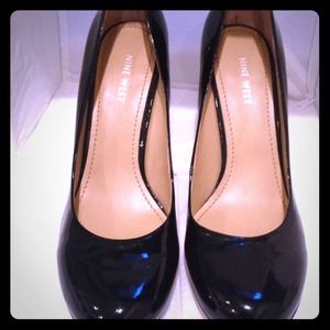 Nine West Black Patent Pumps Sz.9