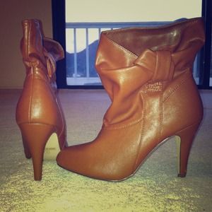 Carmel colored boots. Brand is Glaze.