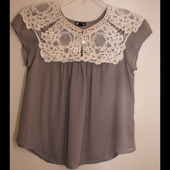 🔴SOLD🔴Sheer/Lace gray color blouse