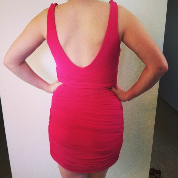 Sexy! Sz 8 / 10 / 12 Magenta ruched cocktail dress - Picture 3 of 4