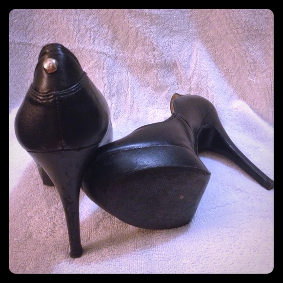 Guess Black Pumps