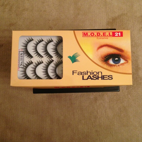 -Sold- @cierawilford. 2 BOXES! Model 21