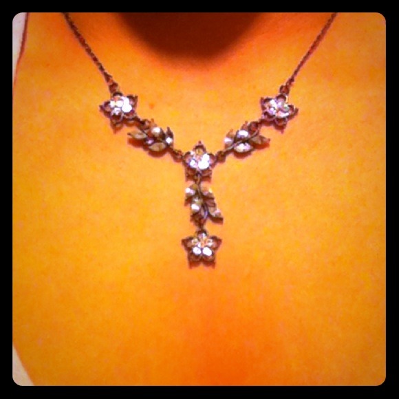 Diamond flower necklace