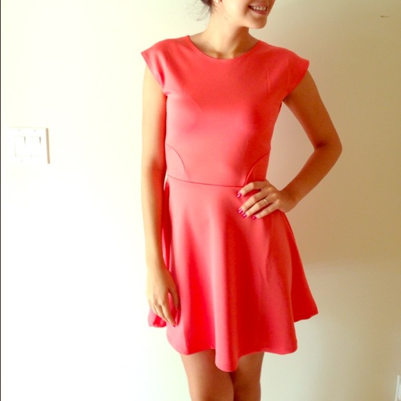 SOLDinBUNDLE Coral Dress Fit and Flare small