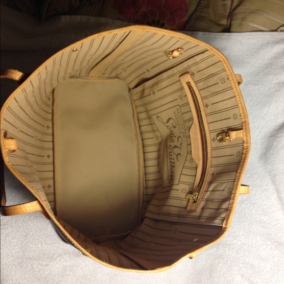 ❗SOLD❗Authentic Louis Vuitton Neverfull MM - Picture 3 of 4