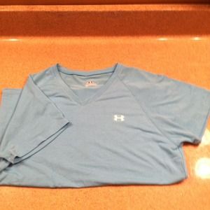 💢SOLD💢NEW! Under Armour Top Size Medium