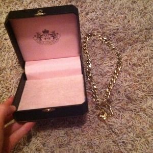 Gold Juicy Couture necklace!