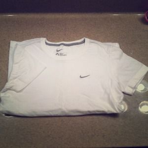 💢SOLD💢NEW!Nike Slim Fit Top Size Medium