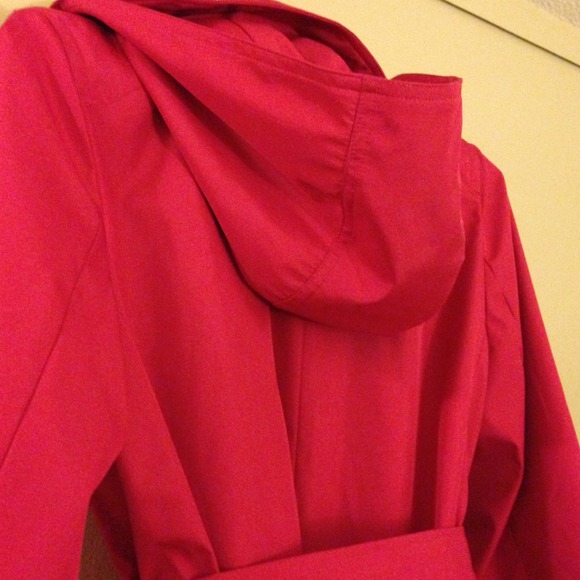 Pink DKNY trenchcoat - Picture 3 of 4