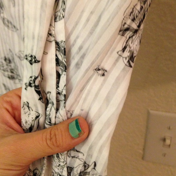 ⛔Sold⛔Super cute and light top - Picture 4 of 4