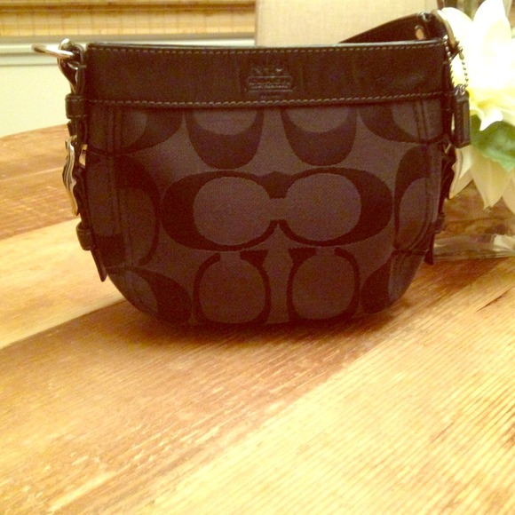 💯% Authentic Small black signature Coach Purse.
