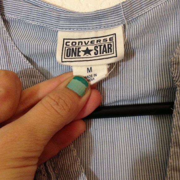 ⛔Sold⛔Super cute top. White and blue tiny stripes. - Picture 3 of 4